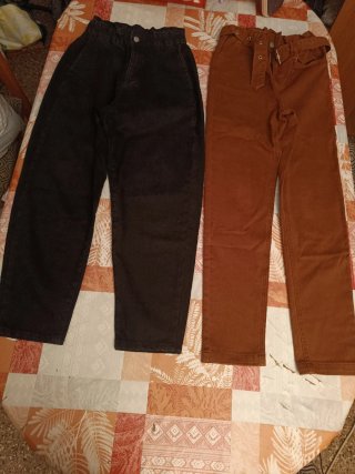 Pantalones de vestir negros y marrones