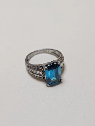 Anello in Argento con Pietra Blu