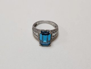 Anello in Argento con Pietra Blu
