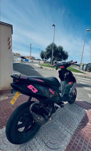 Yamaha Jog RR Negra y Rosa