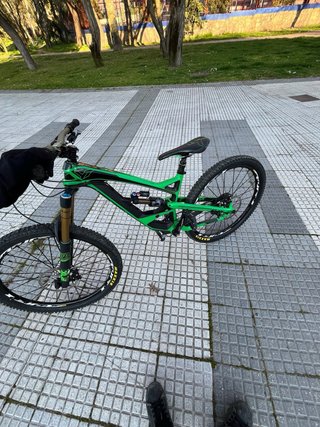 YT Capra CF Pro