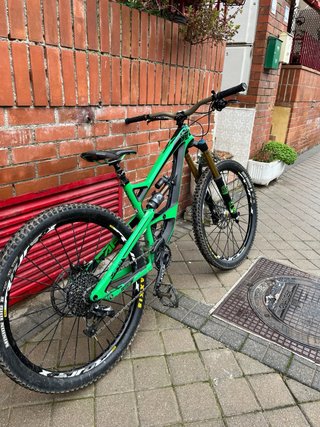 YT Capra CF Pro
