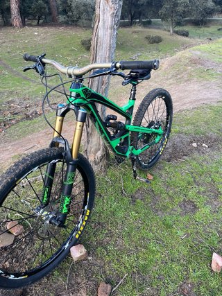 YT Capra CF Pro