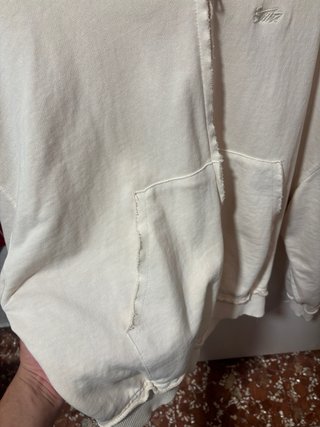 Chaqueta beige claro con logo bordado