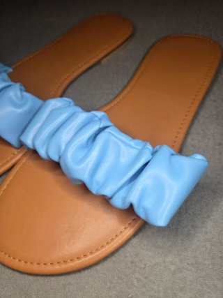Sandalias azules engomadas T.42