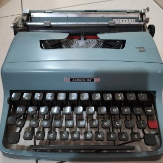 12 maquinas de escribir antiguas