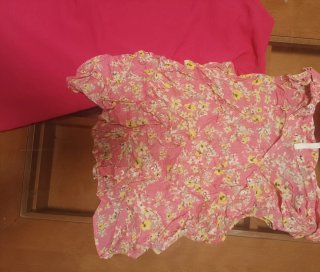 Camiseta Bershka flores rosa Talla M