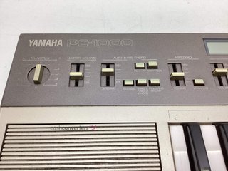teclado electronico yamaha pc-1000