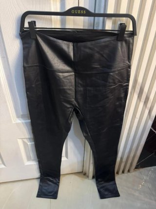 Leggings efecto piel Guess negros talla M y L