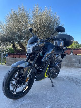 Zontes Z2 Naked Negra y Amarilla