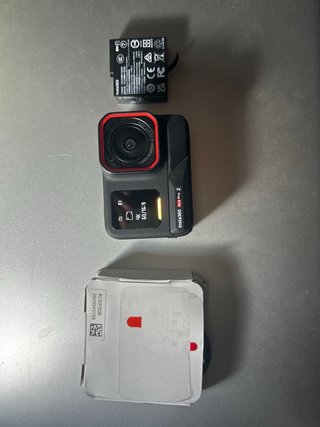 Insta360 Ace Pro 2 Cámara Negra y Roja