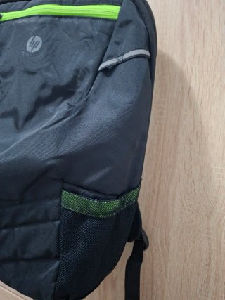 Mochila HP Negra y Verde