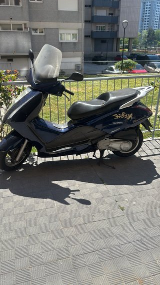 Honda 125 Scooter Azul Oscuro. La cambio por moto