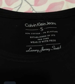 Camiseta Calvin Klein Jeans QR Plateada Talla S