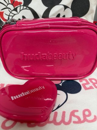 Neceser Huda Beauty ,espejo  Corazón rosa