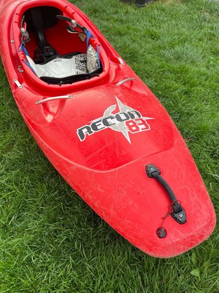 Kayak acque agitate Recon 83