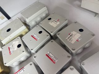 Lote 15 Cajas Eléctricas