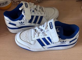 Zapatillas Adidas Forum Blancas y Azules