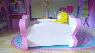 Casita de muñecas de madera rosa