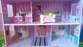 Casita de muñecas de madera rosa