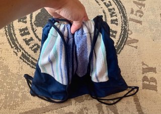 Mochila con bordado de pájaros