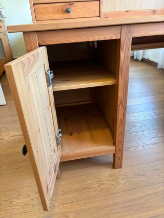 Escritorio IKEA HEMNES madera con alzada
