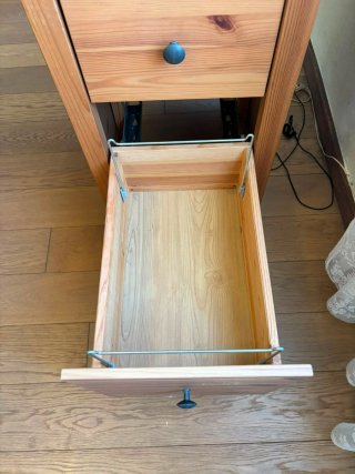 Escritorio IKEA HEMNES madera con alzada