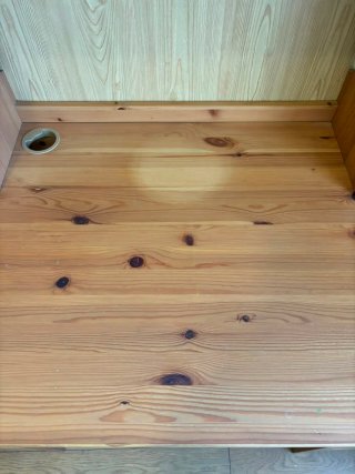 Escritorio IKEA HEMNES madera con alzada