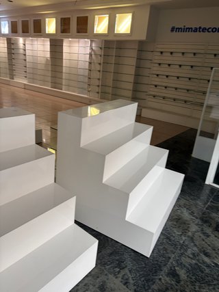 2 Expositores en Escalera + Cristales para Tienda