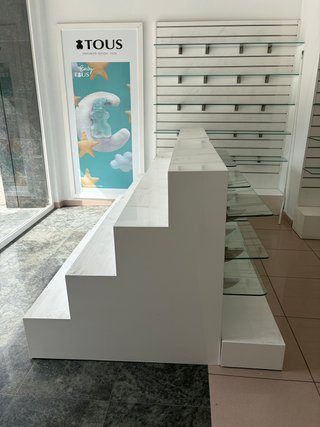 2 Expositores en Escalera + Cristales para Tienda