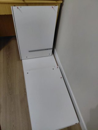 Escritorio blanco con cajones. En perfecto estado.