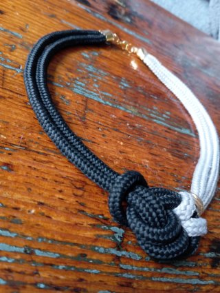 Collana corda nodo nero grigio oro