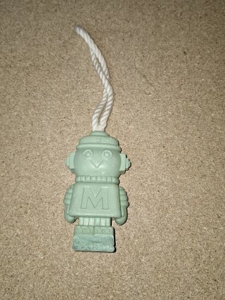 Pastilla de jabón antigua robot M