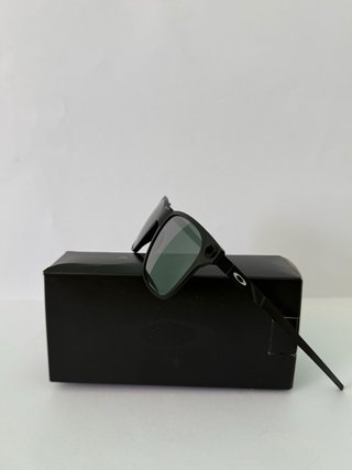Occhiali Oakley Apparition Polarizzati Neri