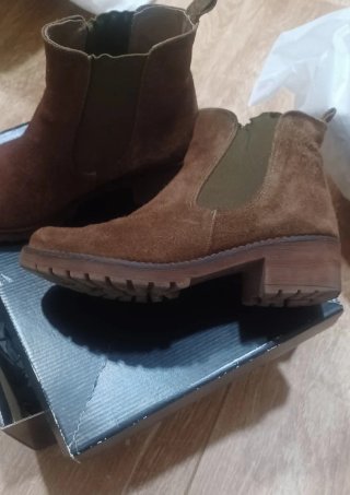 Botas de serraje marrones
