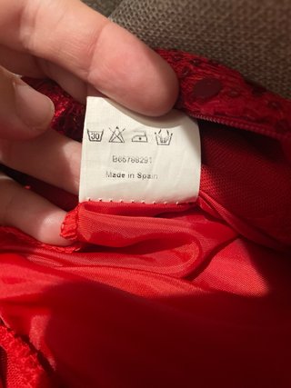 Vestido de fiesta rojo con lentejuelas