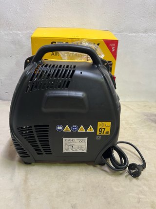 Compresor Stanley Aire 1.5 HP 8 Bar + Kit