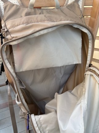 Mochila Salomon 30L Beige