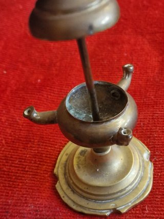 Piccola lampada ad olio in metallo H. Cm. 17