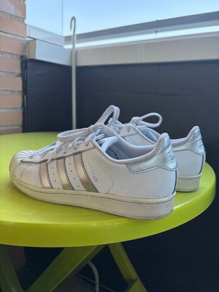 Adidas Superstar Blancas y Plata Talla 39 1/3