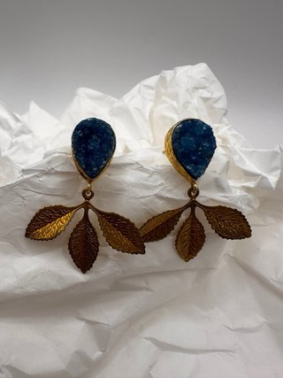 Pendientes artesanales hoja azul y oro