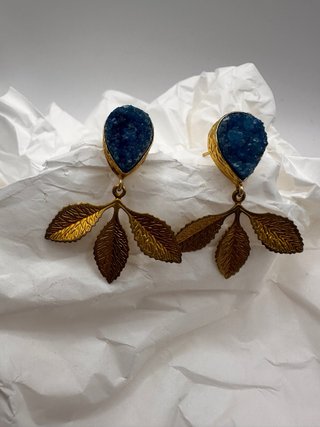 Pendientes artesanales hoja azul y oro