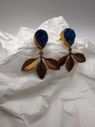 Pendientes artesanales hoja azul y oro