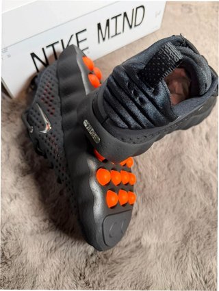 Nike Mind 002 Negro Hyper Crimson Talla 41