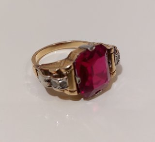 Anillo antiguo de Oro 18kt de 1890 con un rubí roj