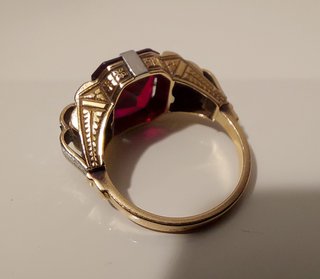 Anillo antiguo de Oro 18kt de 1890 con un rubí roj