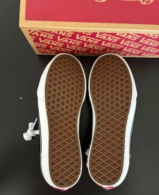 Zapatillas Vans Old Skool Negras y Blancas