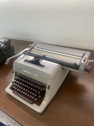 Máquina de escribir Olivetti Línea 88