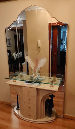 Mueble de entrada con espejo