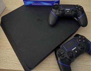 PS4 (PlayStation 4) Negra + 2 Mandos